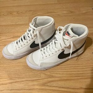 Nike Blazer Mid 77’ Black and White Womens 8.5